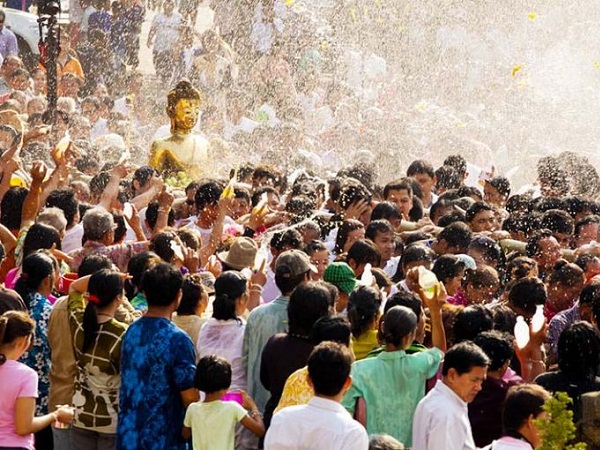 Lễ hội Songkran ở Sanam Luang