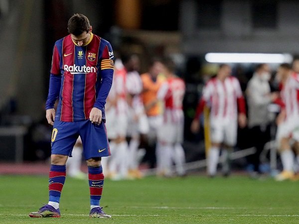 Bóng đá quốc tế chiều 18/1: Messi nhận thẻ đỏ đầu tiên trong màu áo Barca