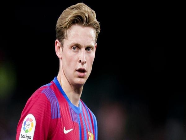 bong-da-qt-1-8-mu-thay-barca-tra-no-cho-frenkie-de-jong