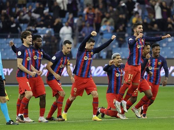 Bóng đá quốc tế tối 13/1: Barcelona thở phào vì vụ Lewandowski