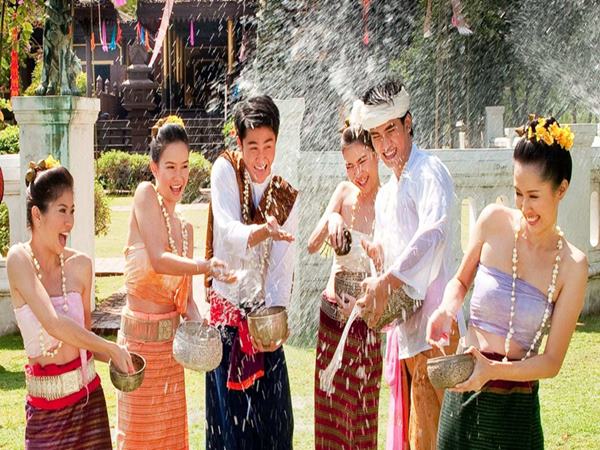 lễ hội té nước Songkran ở đâu vui nhất?