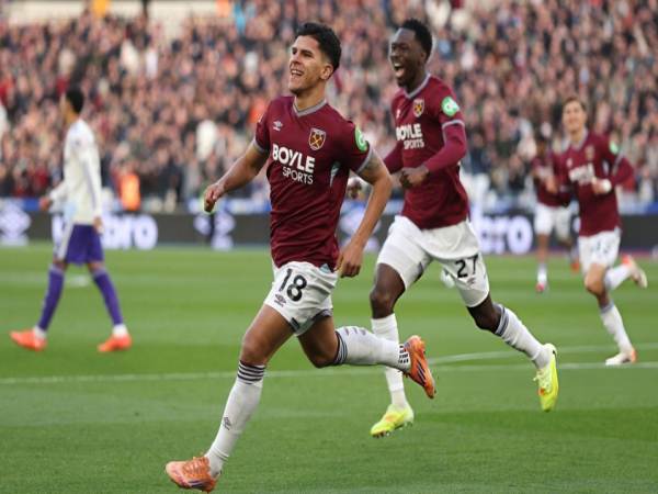 Bóng đá QT: Aston Villa ngược dòng thành công trên sân khách